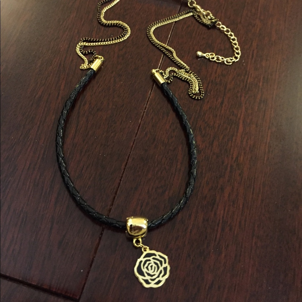 2/$20 NEW Vincci Rose pendant necklace, Made Korea